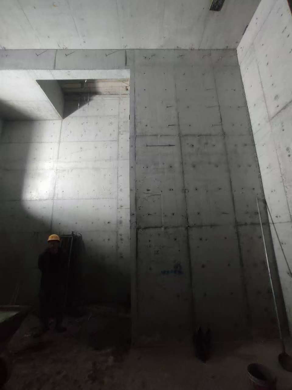 新乡墙上开槽钢筋断了有影响吗